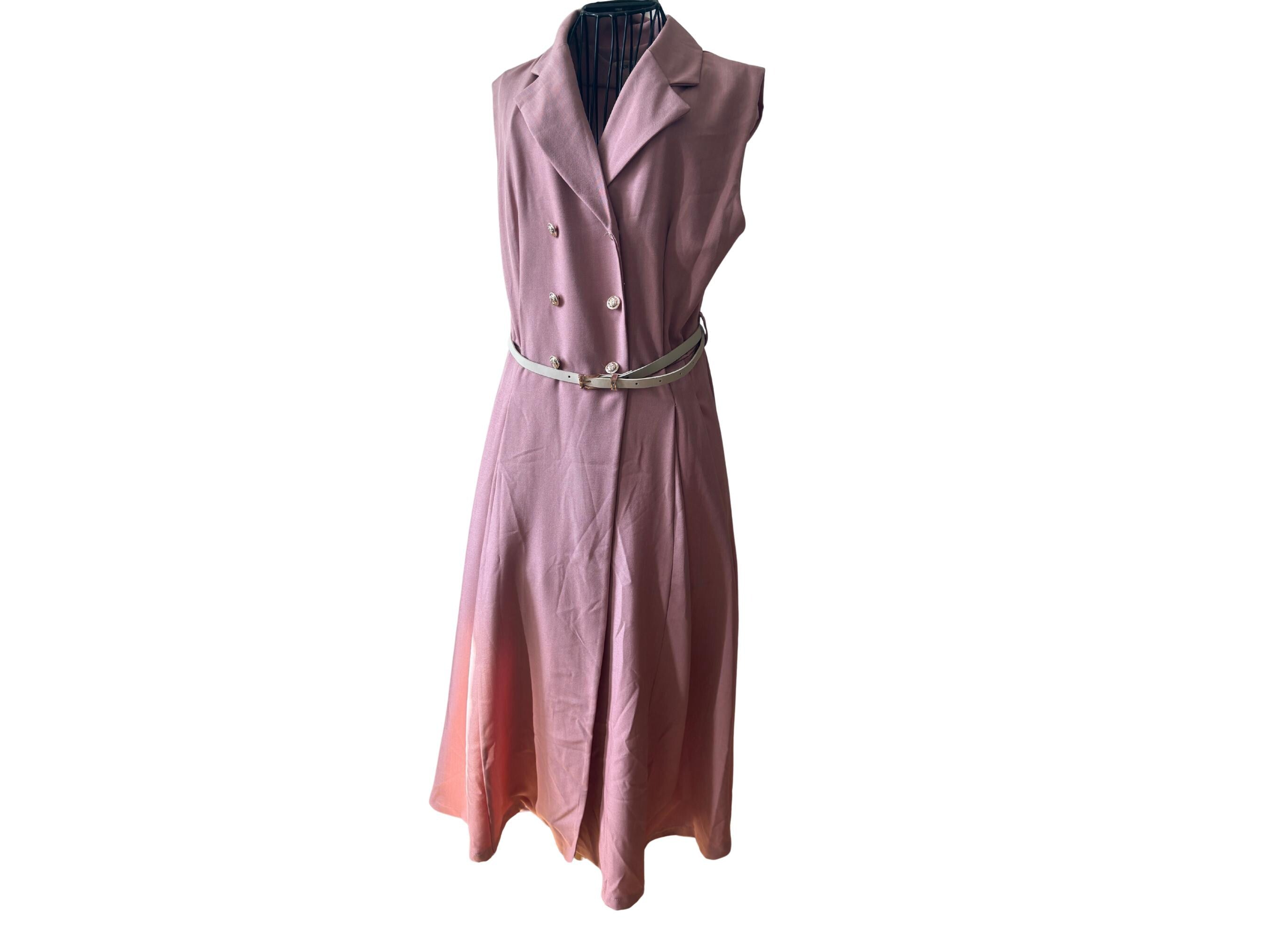 Vintage-Inspired Sleeveless Dress with Gold Buttons & Belt – One Size