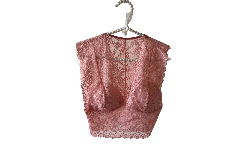 Lace hug top 🩷