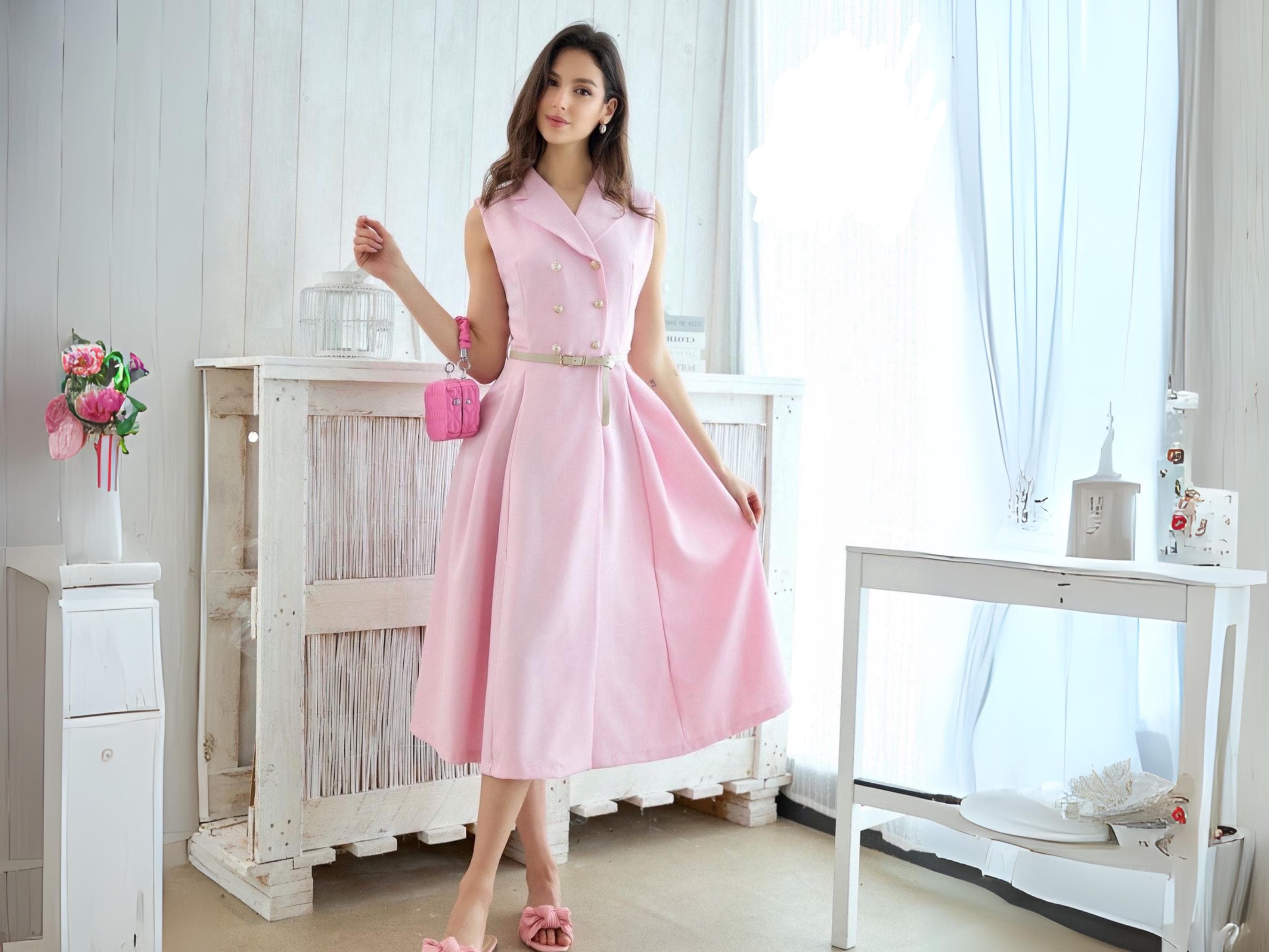 Vintage-Inspired Sleeveless Dress with Gold Buttons & Belt – One Size