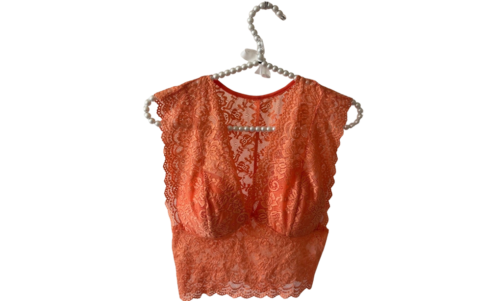 Lace hug top 🩷